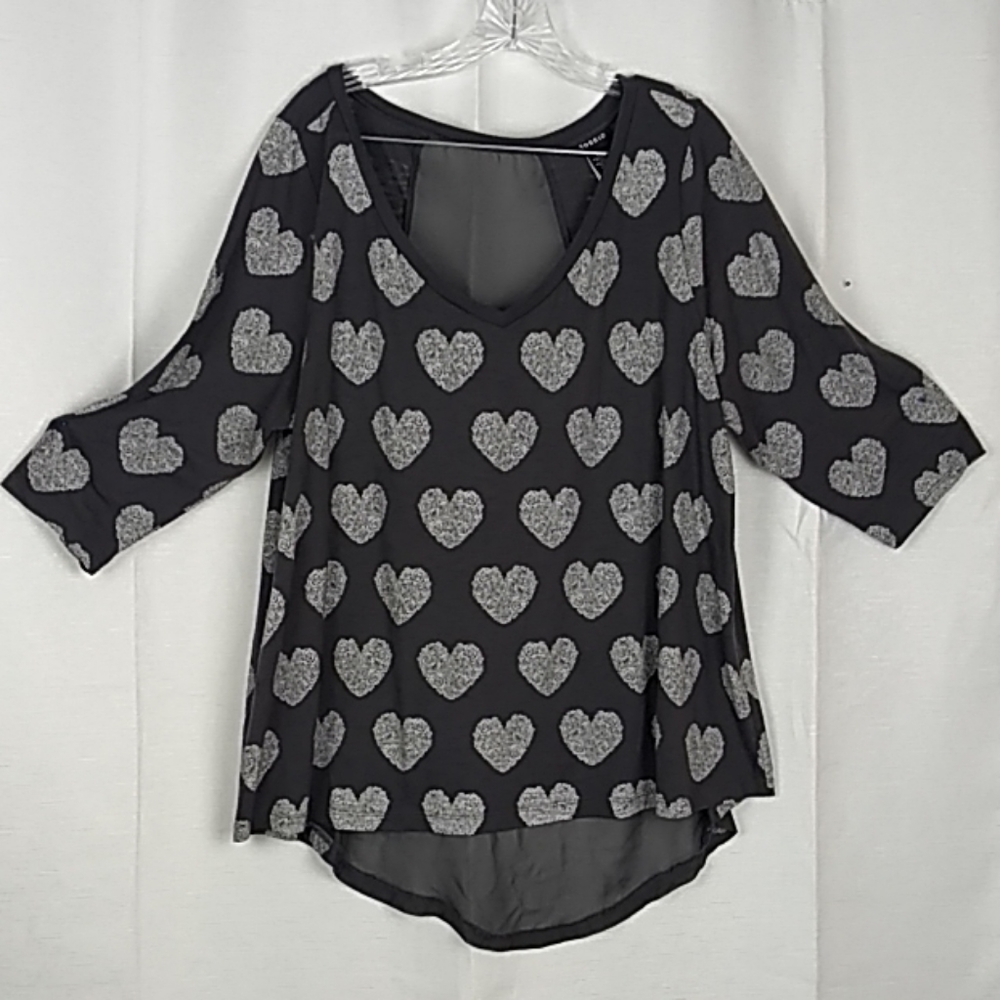 Torrid grey heart pattern 3/4 sleeve knit top 2X